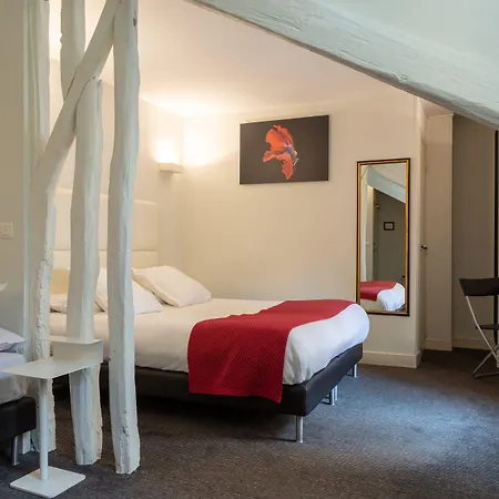 Lecourbe, Tour Eiffel Hotel