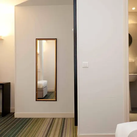Lecourbe, Tour Eiffel Hotel