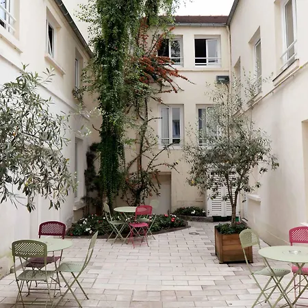 Lecourbe, Tour Eiffel Hotel