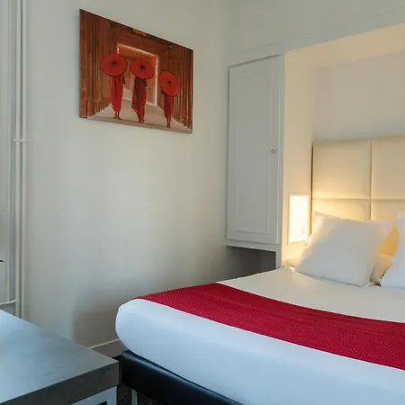 Lecourbe, Tour Eiffel Hotel