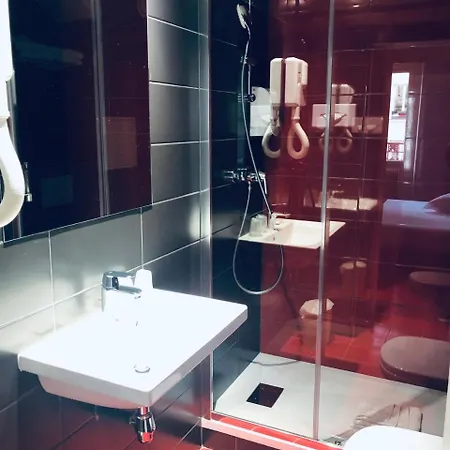 Lecourbe, Tour Eiffel Hotel 3*