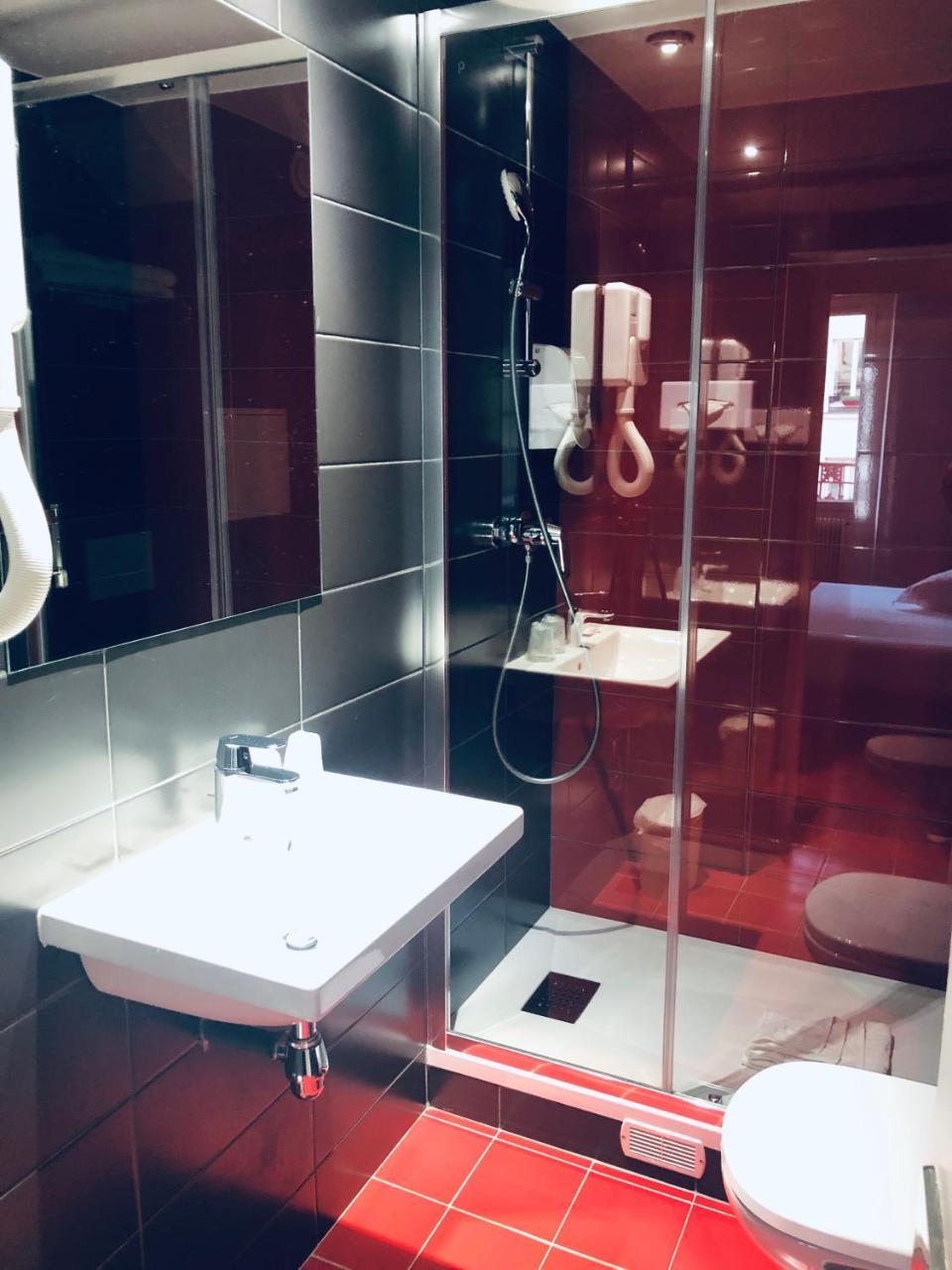 Lecourbe, Tour Eiffel Hotel 3*