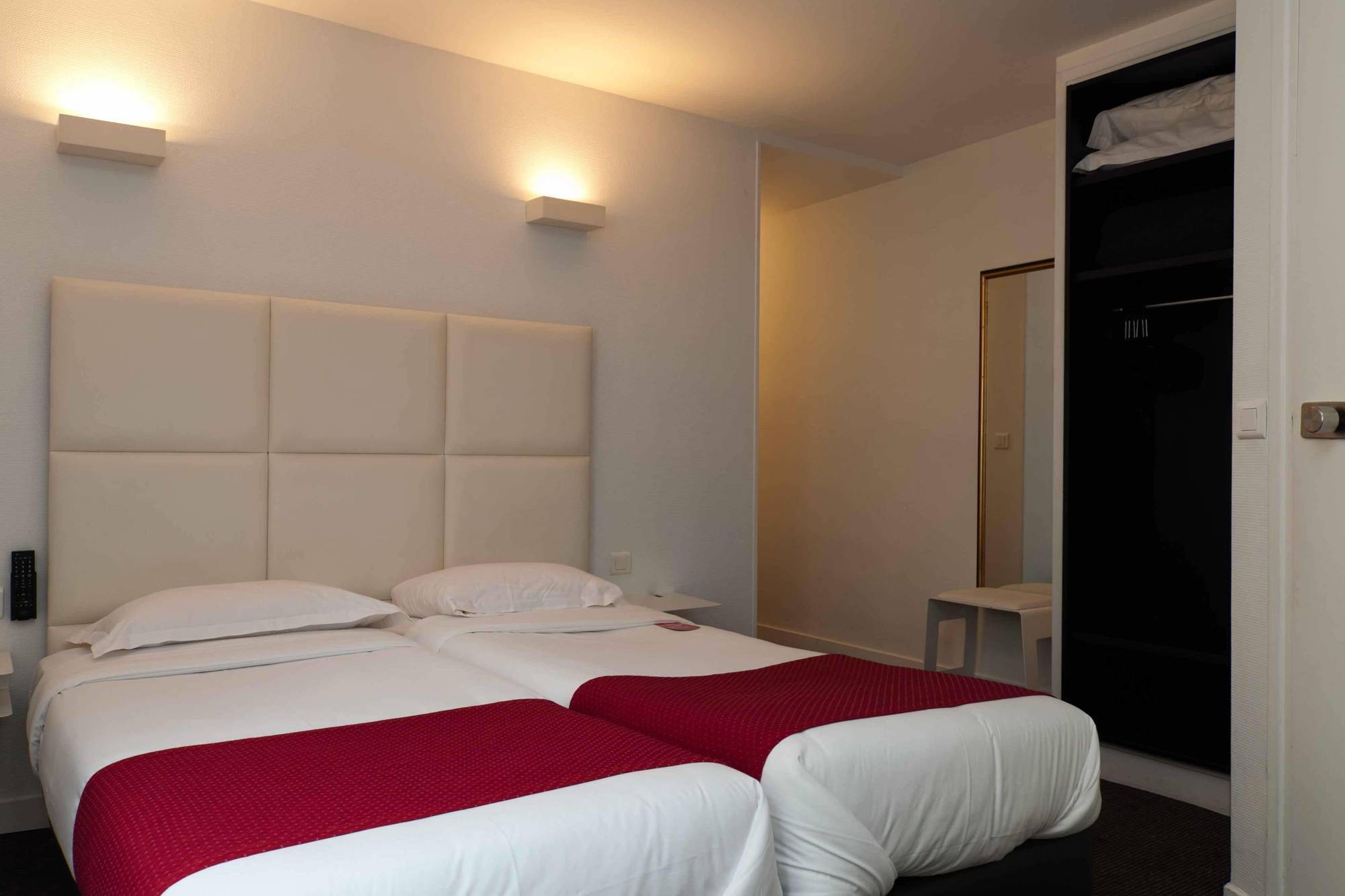 The Originals City, Lecourbe, Tour Eiffel 3* Parigi